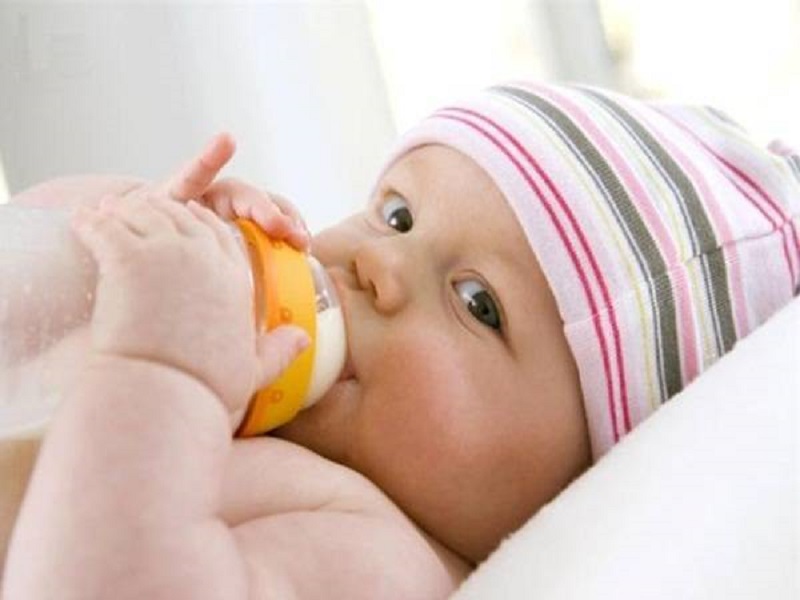 Chọn sữa phù hợp cho trẻ dưới 1 tuổi