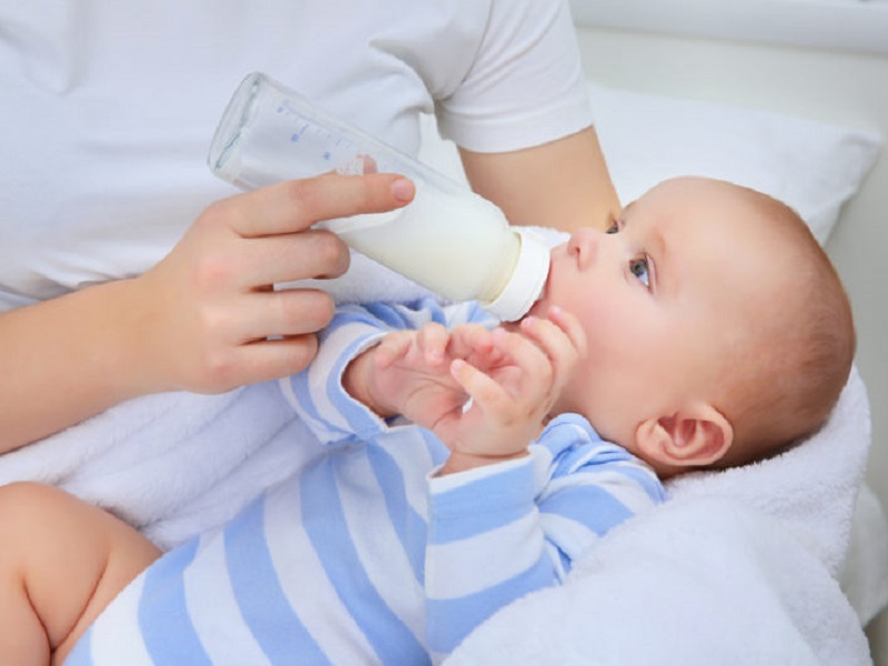 Để bé 1 tuổi tăng cân, mẹ nên chọn dòng sữa nào
