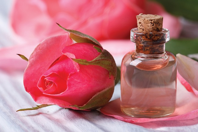 Giải mã nhanh: Nước hoa hồng có tác dụng gì cho làn da? 2
